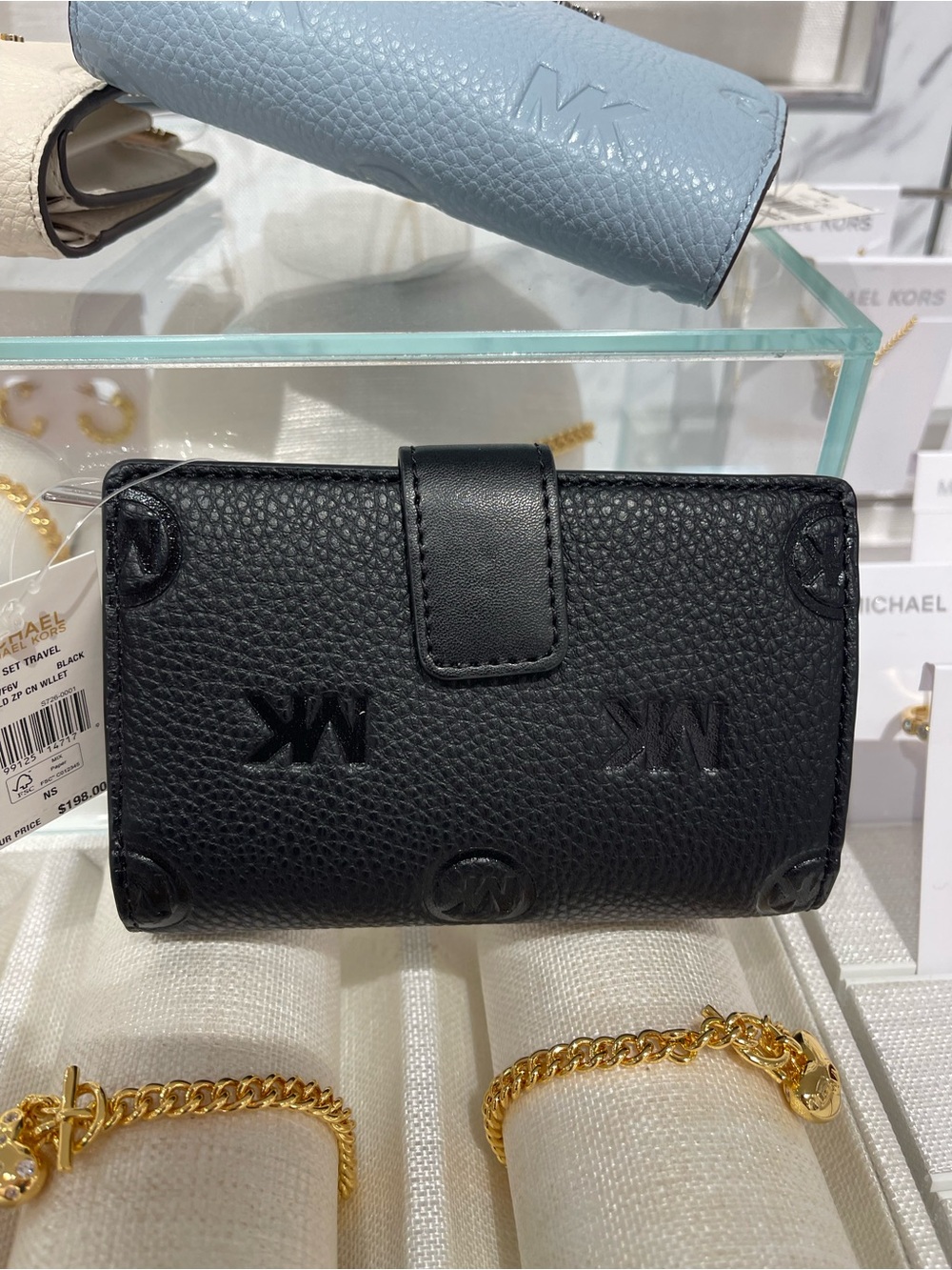 Michael Kors Jet Set Travel Medium  MK Logo Debossed Bifold Wallet
Black 
NWT - Picture 10 of 16